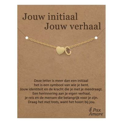 Letter C Armband op Cadeau Kaartje - Jouw initiaal, jouw verhaal - 15,5cm + 5,5cm verstelbaar Goudkleurig Stainless Steel - Initiaal & Hartje Hanger - Pax Amare