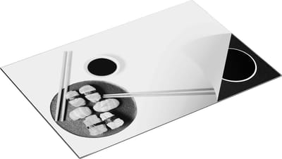 Chefcare Inductie Beschermer Sushi met Stokjes op een Witte Achtergrond - Zwart Wit - 80x50 cm - Afdekplaat Inductie - Kookplaat Beschermer - Inductie Mat