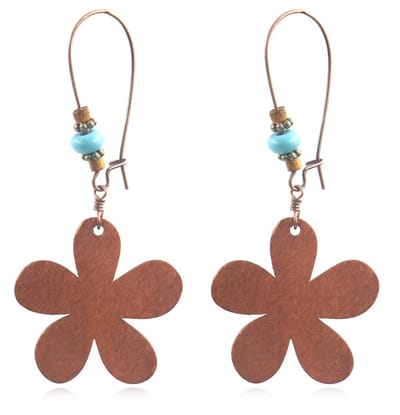 Oorbellen oorhangers goudkleurig met naturel bruine houten bloem en turqoise kraaltjes