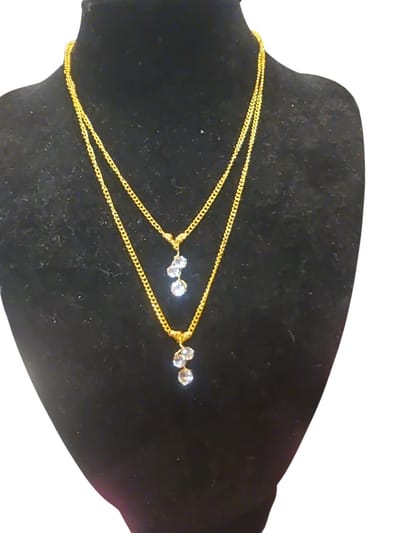 elegante goudkleurige halsketting met zirkonia.