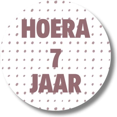 20 x Roze Traktatiestickers Hoera 7 Jaar - Stickervel - Cadeaustickers - Wensetiket - Rond 4 cm - Sluitsticker - 20 stuks - Sticker 7e Verjaardag