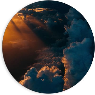 Dibond Wandcirkel - Wolken met Zonnestralen - 90x90cm Foto op Aluminium Wandcirkel (met ophangsysteem)