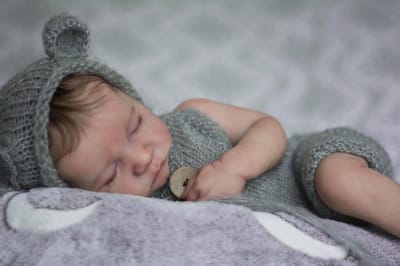 Realistische Babypop - Levensnood Pop Meisje - Spel en Verzamelen - Volledig Vinyl Lichaam - 48 cm - Grijs