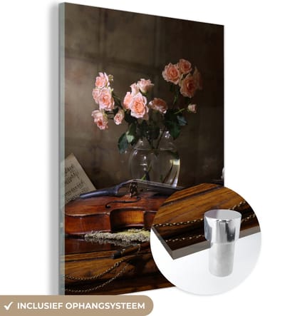 MuchoWow® Glasschilderij 60x80 cm - Schilderij acrylglas - Viool - Rozen - Roze - Bloemen - Stilleven - Foto op glas - Muurdecoratie woonkamer - Wanddecoratie slaapkamer - Schilderijen