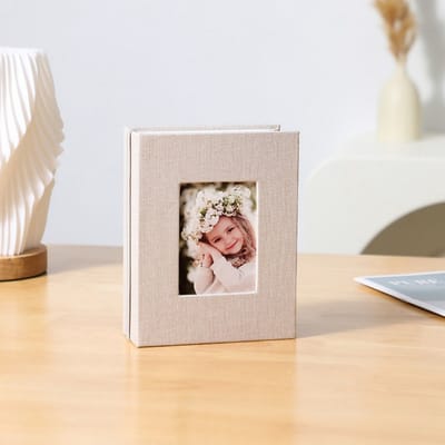 Met linnen bekleed fotoalbum — 16,5 x 13 x 5 cm — Geschikt voor foto's tot 6 inch — Biedt plaats aan 100 foto's — Opbergalbum — Multifunctioneel bewaoralbum — Ideaal voor het verzamelen van postzegels, bioscoopkaartjes, reistickets en meer