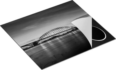 Chefcare Inductie Beschermer Waalbrug in Nijmegen - Zwart Wit - 60x50 cm - Afdekplaat Inductie - Kookplaat Beschermer - Inductie Mat