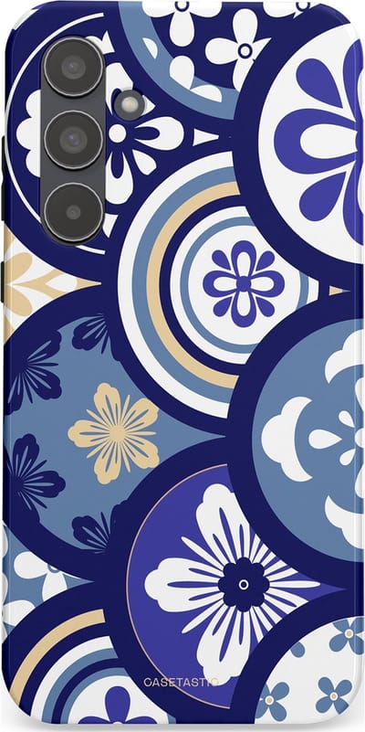 Casetastic Hoesje Geschikt voor Samsung A55 - Stijlvolle Beschermende Duo-layer Case - Blauwe bloemen Talavera Maiolica Patroon