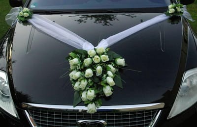 Autoboeket - Bruiloft decoratie auto - Bruiloft versiering - Handgemaakt met zuignappen - ca. 70 x 58 cm - Wit
