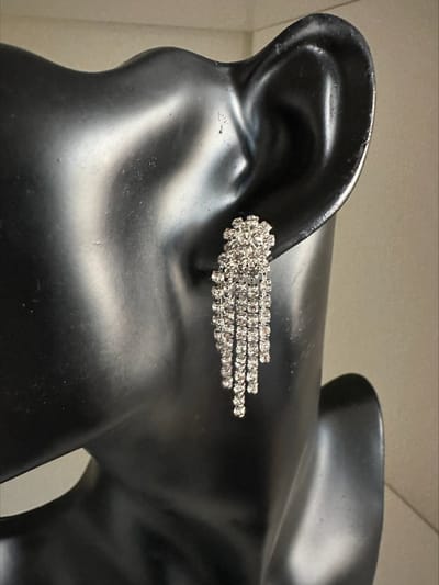 Klein kwast kristal oorhangers | Make up | Parfum | Moederdag | Verjaardagscadeau| Cadeautje| Valentijnsdag| Kado | sieraden | vaderdag | oorbellen | oorsieraden