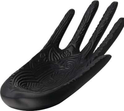 Decoratieve sieradenschaaltje hand met gegraveerd patroon Zwart Resin