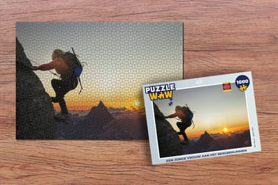 Puzzel Een jonge vrouw aan het bergbeklimmen - Legpuzzel - Puzzel 1000 stukjes volwassenen