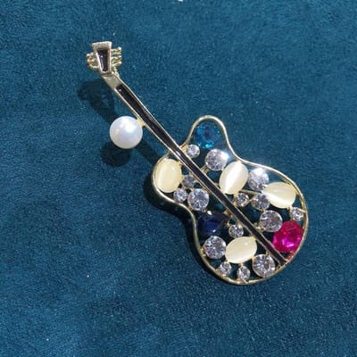 Broche guitare vintage avec perles et strass, accessoire créatif pour instrument de musique, pour manteau, violon, corsage black