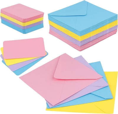 Mini enveloppen en kaartenset, 100 stuks gekleurde vierkante papieren enveloppen 12,5 x 12,5 cm met 250 g blanco kaarten 9 x 5,5 cm, ideaal voor cadeauverpakkingen, bruiloften en feestdecoratie