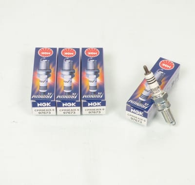 Bougie d'allumage NGK pour Scooter MBK 125 Ypr Skycruiser 2006 à 2013 CPR9EAIX-9 / 97673 / Par 4 Neuf