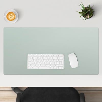 Wallfluent - Bewolkte Salie Bureau Onderlegger - 90x45 cm - Lichtgroen Computer Mat - Pastel- en aardse kleuren Bureau Pad - Bureau Onderlegger Groot - Bureau Accessoires - Bureaumat
