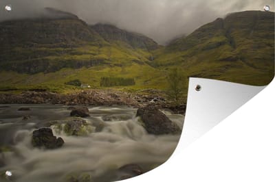 Muurdecoratie Wilde rivier tussen de groene omgeving in Glen Coe - 180x120 cm - Tuinposter - Tuindoek