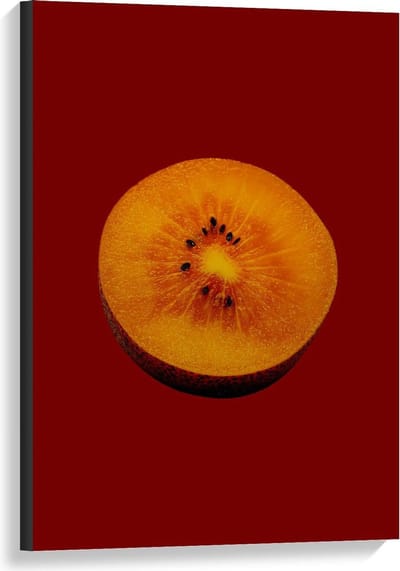 Canvas  - Gele Kiwi op Rode Achtergrond - 60x90cm Foto op Canvas Schilderij (Wanddecoratie op Canvas)
