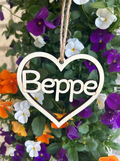 JM WOODS - Houten Hanger 'Beppe' - 9 cm - Moederdag Cadeau - Grootmoeder Geschenk - Decoratie Label - Frysk - Fries - Verjaardag - Klassiek - Stijlvol - Liefdevol en Rustiek - Persoonlijk - Gravure in Hout - Verjaardag Idee - Kleine Houtdecoratie