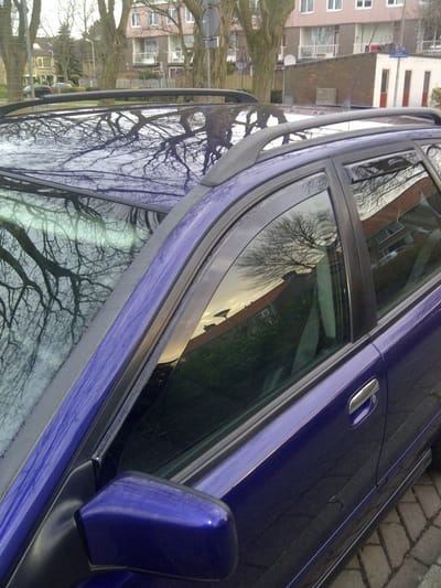 Zijwindschermen donker(bijna zwart) tbv Volvo V40 stationwagon model 1994-2004 raamspoilers pasvorm Team Heko