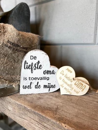 Teksthart M 15 cm liefste oma antique white / Inclusief houten hartje / moeder / moederdag cadeautje / verjaardag / cadeau