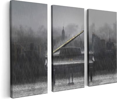 Artaza Canvas Schilderij Drieluik Piano in de Regen voor een Stad - 120x80 - Foto Op Canvas - Canvas Print