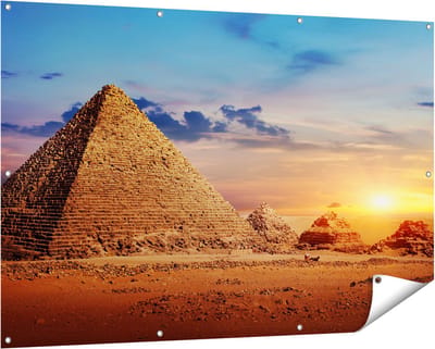 Gards Tuinposter Egyptische Piramides in de Woestijn - 150x100 cm - Tuindoek - Tuindecoratie - Wanddecoratie buiten - Tuinschilderij