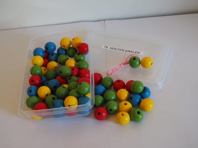 75 houten kralen