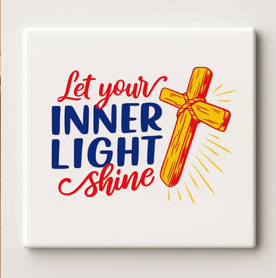 Inspirerende Tegel “Let Your Inner Light Shine” 15x15 cm – Geloofsgerichte Keramische Wanddecoratie met Kruis voor Huis of Kerk Decoratie
