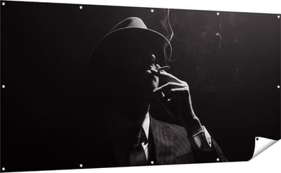 Gards Tuinposter Man met Hoed Rookt een Sigaar - 200x100 cm - Tuindoek - Tuindecoratie - Wanddecoratie buiten - Tuinschilderij