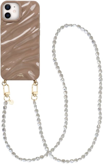 xoxo Wildhearts Glaze Cord Case Taupe - Geschikt voor iPhone 12 - Pearlfection - Lang koord - Glimmend siliconen telefoonhoesje met plooien - Dream hoesje met koord - Parelketting - Telefoonkoord