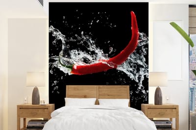 Behang - Fotobehang Chilipeper - Stilleven - Water - Zwart - Rood - Breedte 165 cm x hoogte 220 cm
