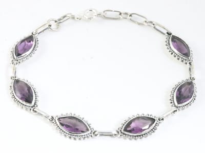 Bewerkte zilveren armband met amethist