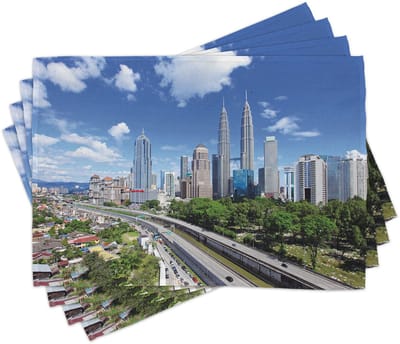 ABAKUHAUS stads-placematten: Kuala Lumpur-skyline op een heldere dag, financieel district, snelweg-wolkenkrabber, tafeldecoratie van gekleurde stoffen voor eetkamer en keuken – lichtgrijs, groen, blauw