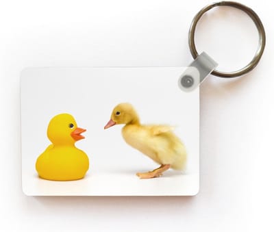 Sleutelhanger - Baby eend met bad eend op witte achtergrond - Uitdeelcadeautjes - Plastic