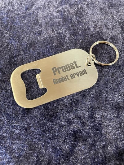 Vaderdag - Bieropener - Vaderdag cadeau - cadeau voor papa - uniek cadeau - bieropener met gravering - laser graveren - opener met laser gravering - laser graveren op metaal - bieropener sleutelhanger