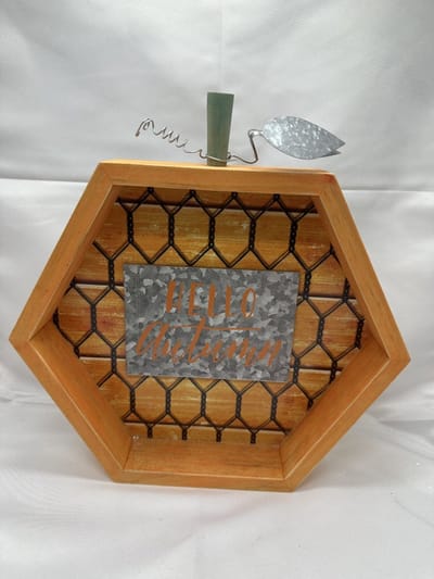 Decoratief houten bord "Hello Autumn" - oranje + oranje letters - hoogte 22x26x4cm - Woonaccessoires - Decoratieve borden