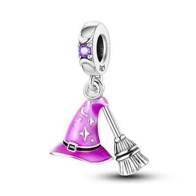 Fler® | Bedel | Past op populaire bedelarmbanden (standaard - 3mm) | Heksenhoed & Bezem Bedel | Hangbedel Charm | 925 sterling zilver | Paarse zirkonia | Paarse, zwarte & witte emaille | Valentijnsdag Cadeau |Sinterklaas kado |Kerstcadeau |Verjaardag