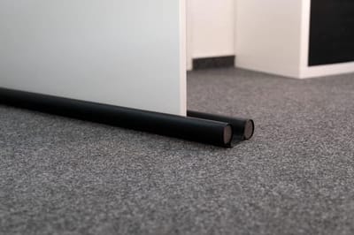 Schellenberg 66227 Tochtstrip voor deuren, max. 95 cm breed, spleet max. 3,5 cm hoog, kan worden ingekort.