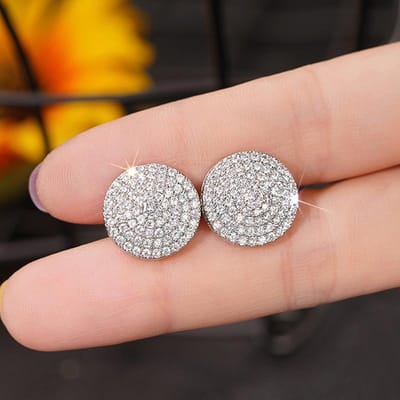 Boucles d'oreilles Clous Huitan Forme Ronde Zircone Cubique pour Femmes Clous d'Oreille Scintillants Mode Polyvalentes Boucles d'Oreilles Féminines Bijoux Statement