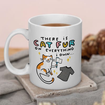 Creasowl® There Is Cat Fur On Everything Mok – Keramische Witte Koffiemok 330ml - Grappige Katten Quote - Cadeau voor Kattenliefhebbers, Vrienden & Familie - Koffie & Thee Mok - Koffiebeker
