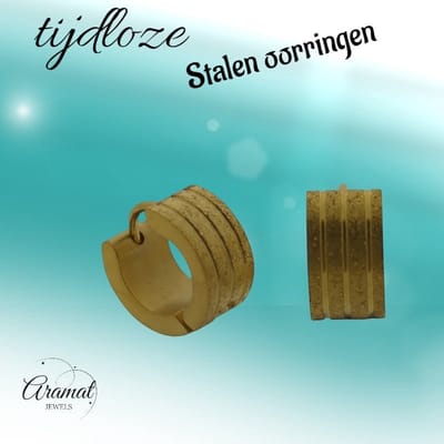 Aramat Jewels | Oorringen | Huggies – Goudkleurig RVS Gediamanteerd met Sandblasted Streepjes | | | |7mm | Staal | Volwassenen | Verkleurd niet