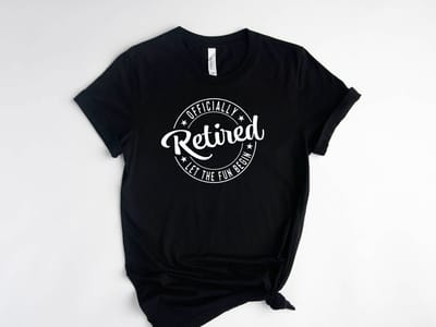 Lykke Officially Retired Let The Fun Begin| Pensioen | Unisex T-shirt | Retired Dames |Retired Heren|Maat M