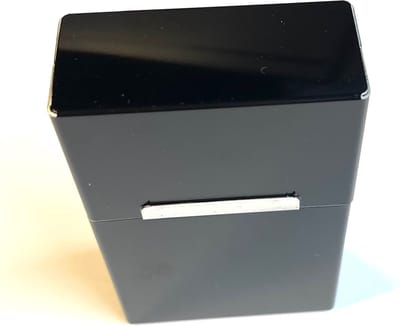 Actie4you® - Sigaretten Doosje - Aluminium - Sigaretten Houder - Weerbestendig - Stevig Opbergdoosje – Sigaretten Pakje opbergen – Zwart Glans