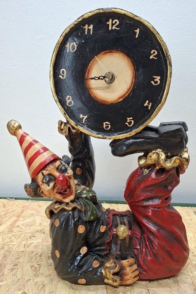 Clown met klok beeld - 36cm hoog - met uurwerk - polyresin - polystone - Cadeau - Decoratie - Woonaccessoires - Beeld