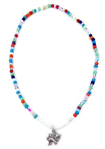 Kinderketting met multicolor glaskraaltjes en zilverkleurige hanger leeuw