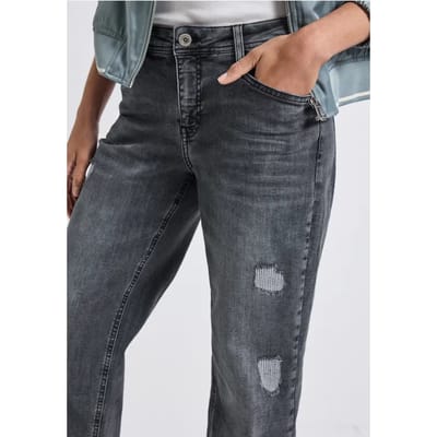 Straight Legs destroyed jeans