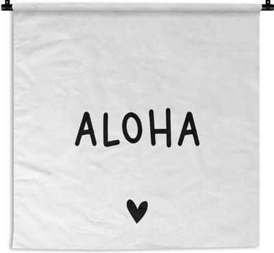 Wandkleed - Wanddoek - Engelse quote "Aloha" met een hartje tegen een witte achtergrond - 90x90 cm - Wandtapijt