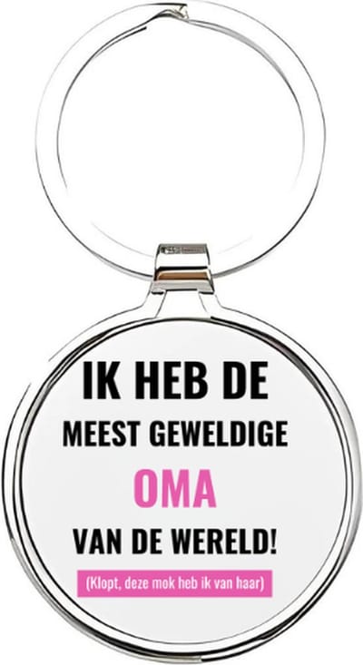 Akyol - ik heb de meest geweldige oma van de wereld Sleutelhanger - Oma - de leukste oma - oma sleutelhanger - grootmoeder sleutelhanger - sleutelhanger voor oma - familie sleutelhanger - verjaardagscadeautje - cadeau voor oma - 4 x 7,5 CM