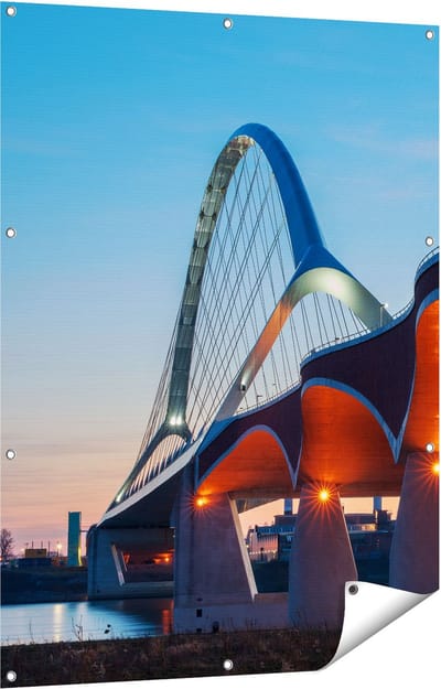 Gards Tuinposter Oversteek Brug in Nijmegen - 90x120 cm - Tuindoek - Tuindecoratie - Wanddecoratie buiten - Tuinschilderij