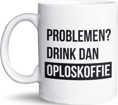 NietMokken.nl - Grappige Mok/Beker - Oploskoffie Mok - Problemen? Drink Dan Oploskoffie - Beide Zijden Bedrukt - 325 ml Keramiek - Geschikt voor Vaatwasser en Magnetron - Leuk als Cadeau - 11 oz